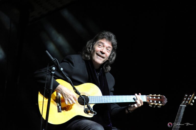 http://www.thefrontrow.it/wp-content/uploads/2016/07/STEVE-HACKETT-17-21.07.16-BS-Ph-StefaninoBenni-copia-768x511.jpg